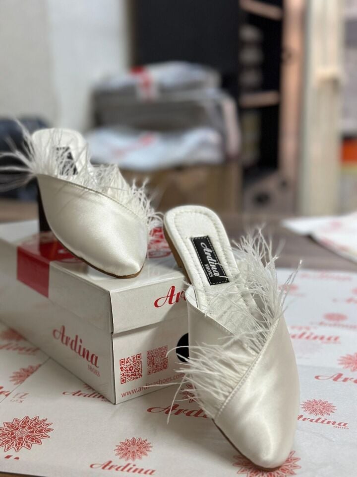 Ardina 800 Önü Kapalı Tüylü Terlik